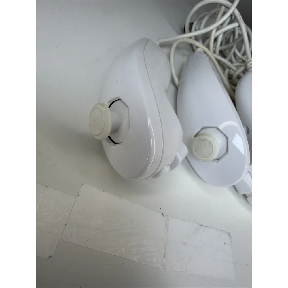 OFFICIAL Nintendo Lot of 4 Wii‎ Nunchuck White (NOT TESTED) Game Controller